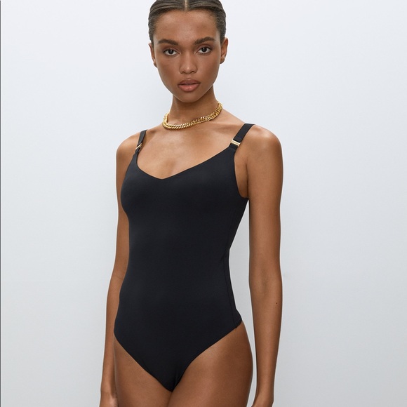 Aritzia Tops - Aritzia Babaton White Contour Scala Bodysuit